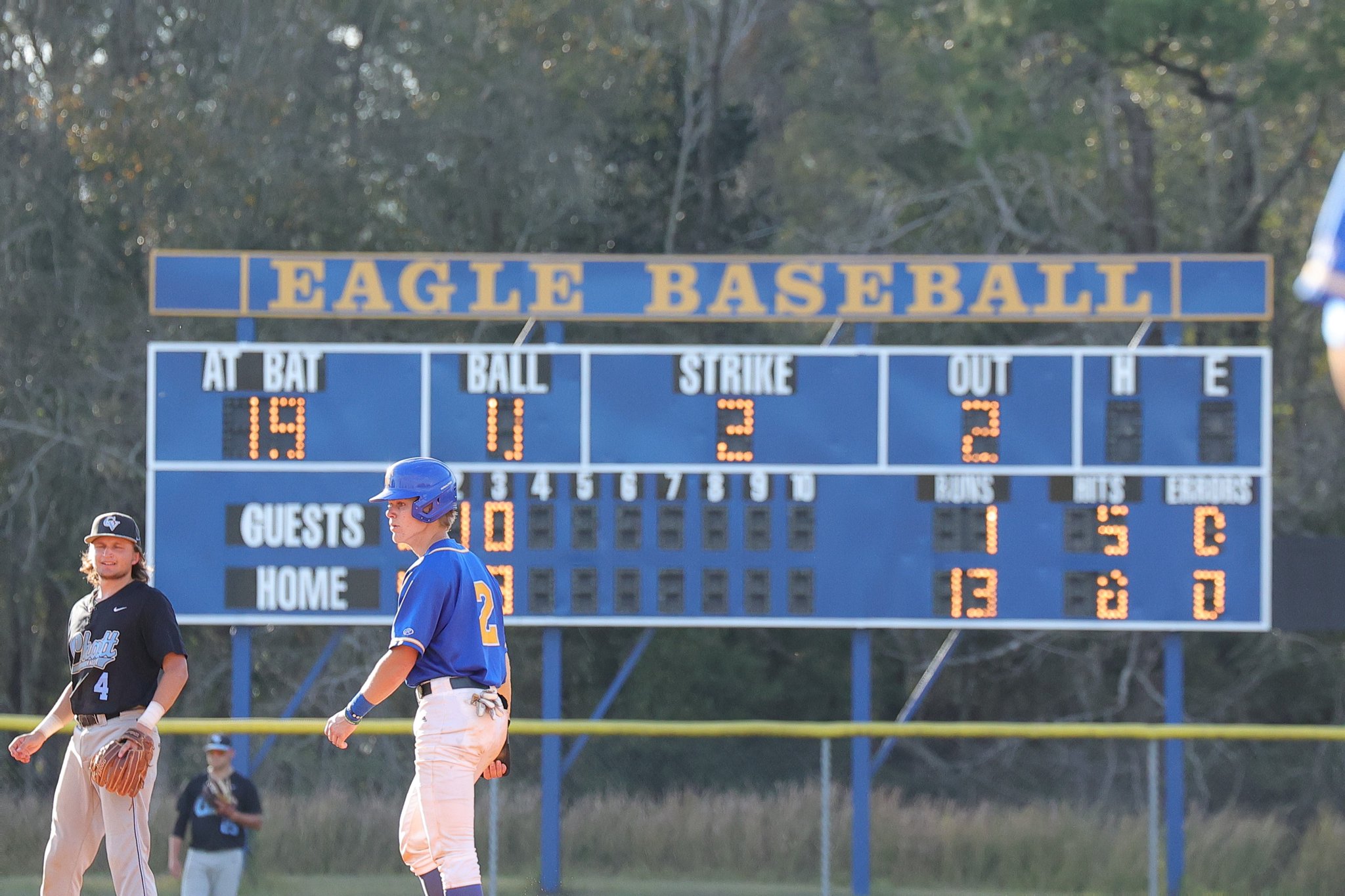 Baseball wins 2 of 3 in weekend series