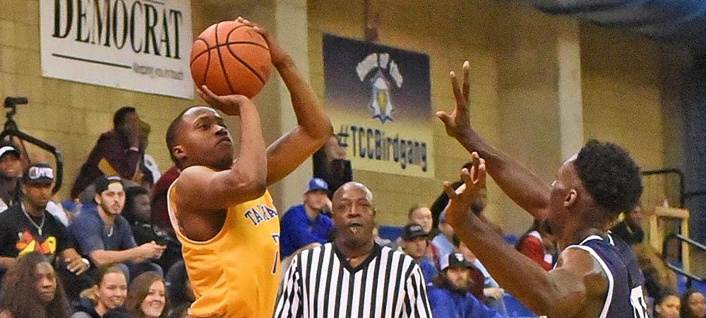 Rashad Lewis hit seven three-pointers and scored 25 points on Friday. (Photo courtesy of Phil Kelly)