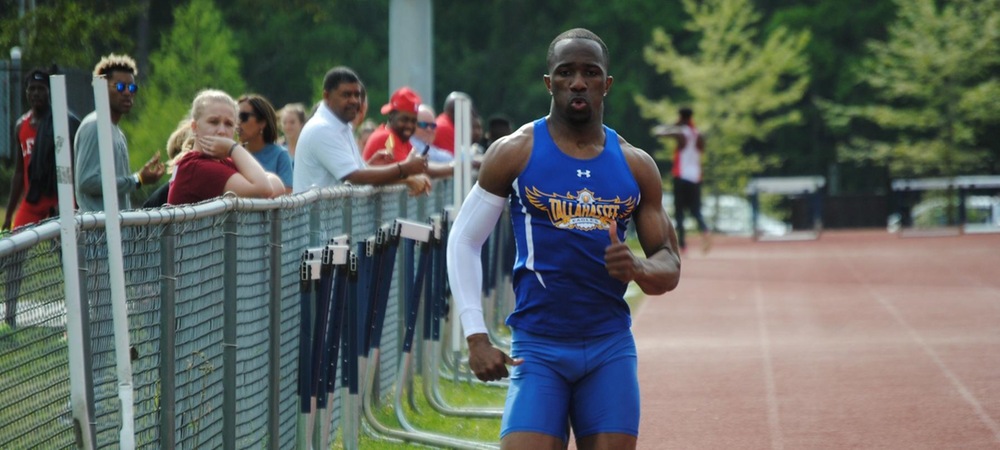 Mekhi Reynolds hits the home stretch in the men's 400m