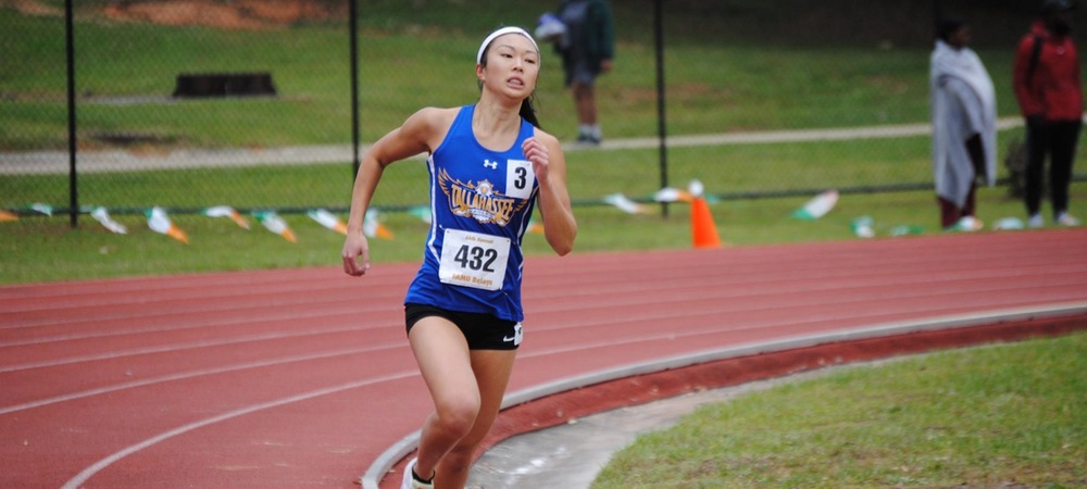Mia Wiederkehr runs towards a victory in the women's 800m