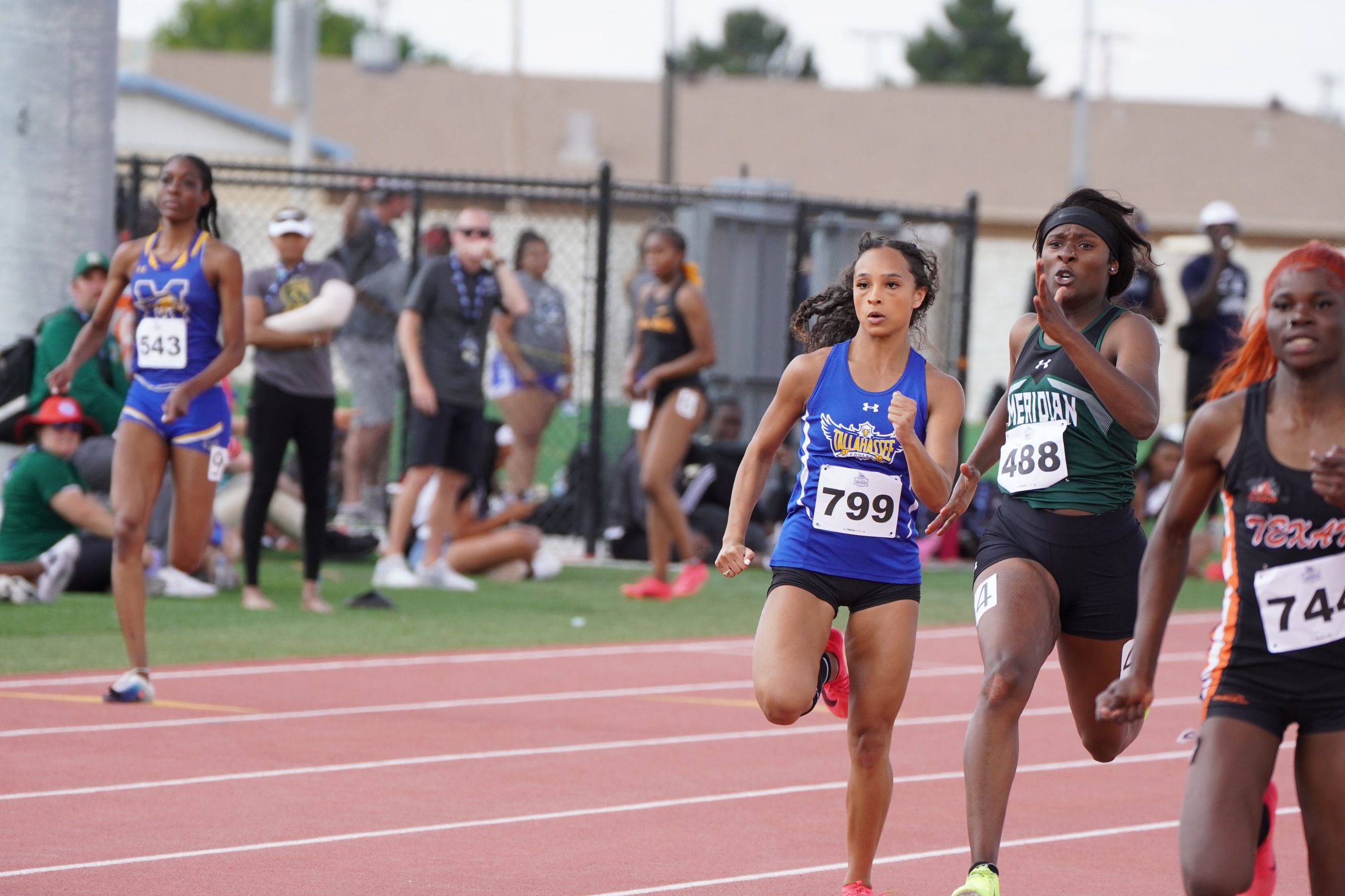 Lynette Scutari finishes season with two new school and personal records